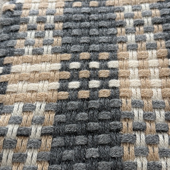 Rare! Burberry cashmere chucky knit gray, tan, cream scarf - Picture 7 of 7